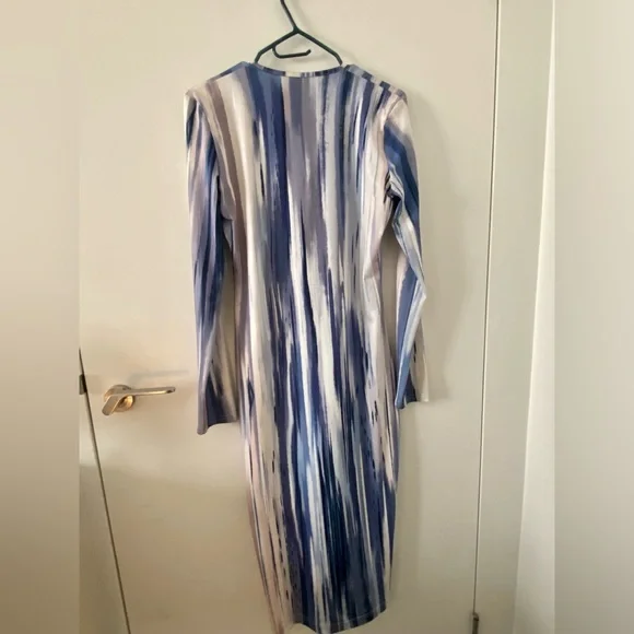 BLUE & WHITE MAXI LONG SLEEVE DRESS - Picture 3 of 3